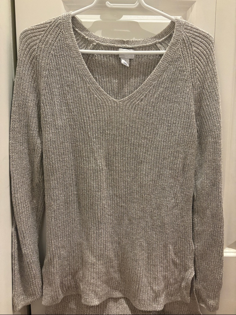 Old Navy Light Gray V-Neck Sweater